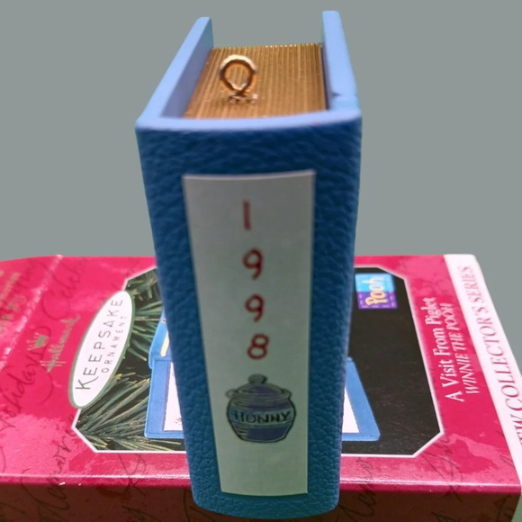 Hallmark  a visit piglet winnie the pooh 1998 christmas ornament - Picture 5 of 6